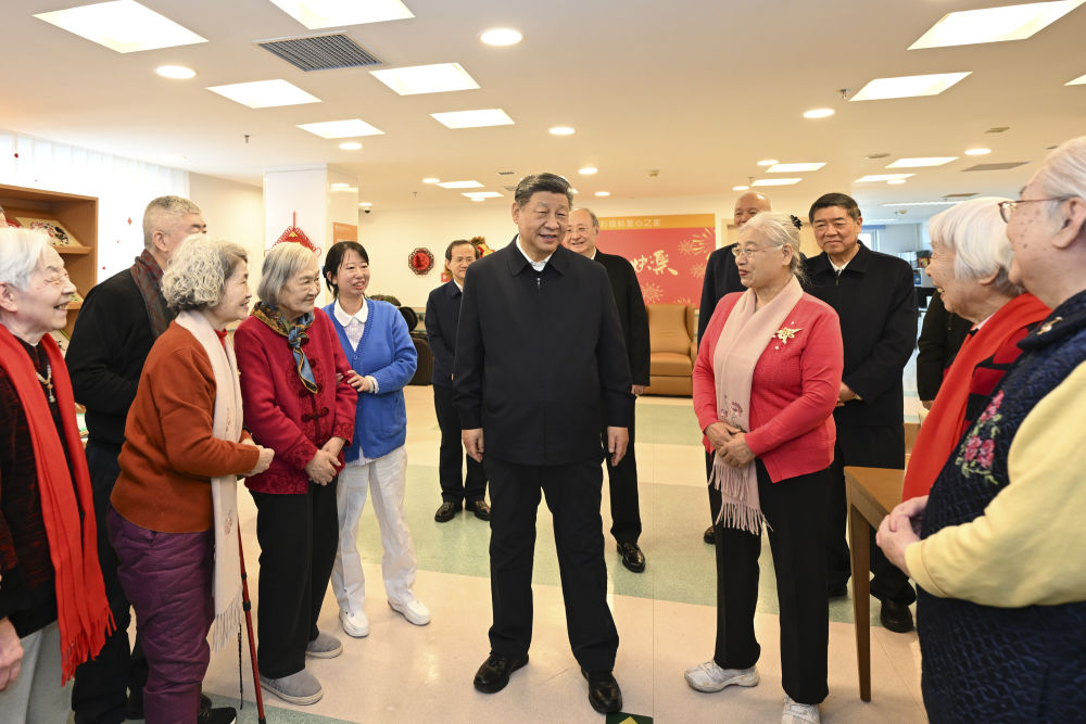 习近平春节前夕在北京看望慰问基层干部群众